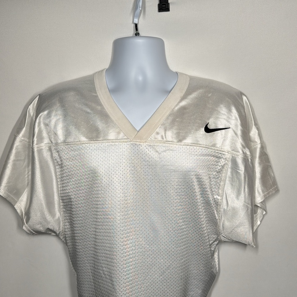 ❤️3/$30 Nike White Football Practice Jersey - Picture 2 of 6